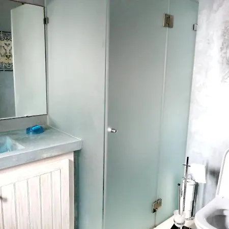 With 2 Bedrooms In With Wonderful Sea View Furnished Terrace And Wifi 100 M From The Beach Semesterbostad *