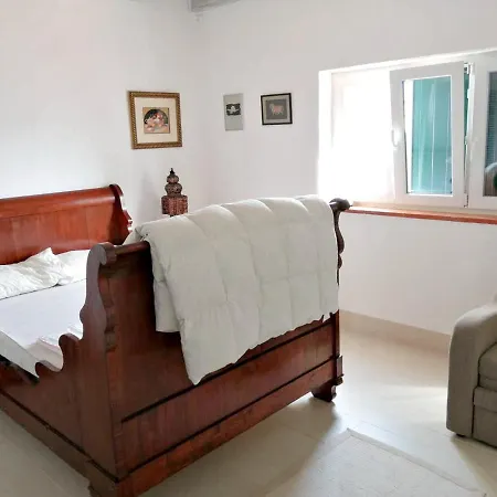 Semesterbostad With 2 Bedrooms In With Wonderful Sea View Furnished Terrace And Wifi 100 M From The Beach